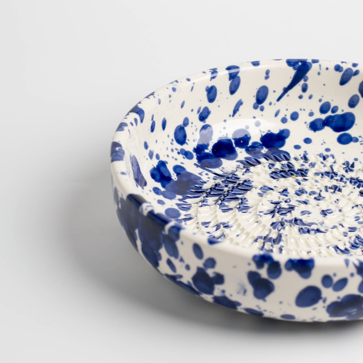 Lille håndlavet ost- og grøntsagsriveplade